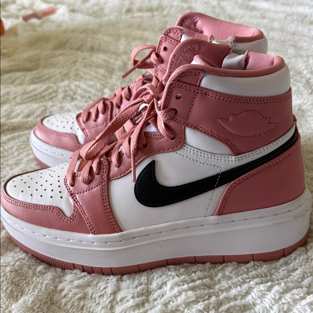 Jordan 1 Elevate High
Red Stardust (Women's)